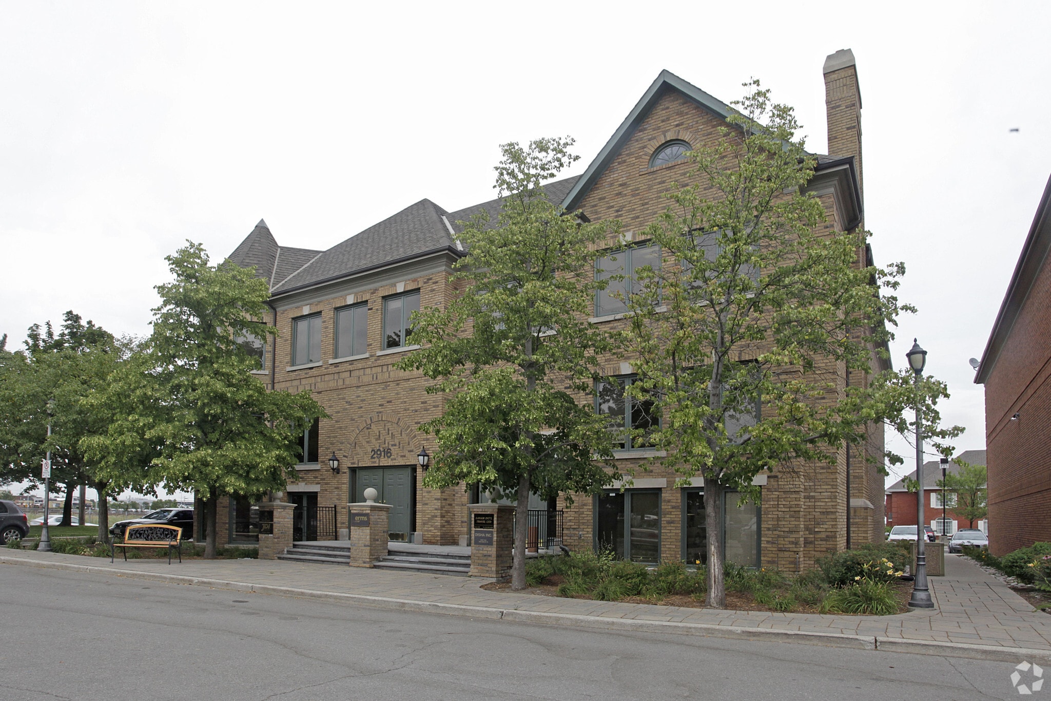 2916 S Sheridan Way, Oakville, ON for sale Primary Photo- Image 1 of 1