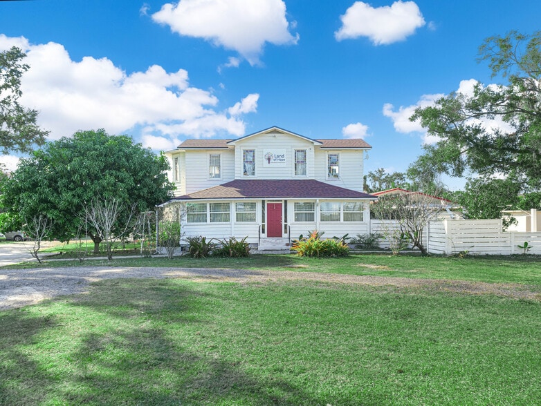 3 ACRES Near I-4 portefeuille de 2 propriétés à vendre sur LoopNet.ca - Photo du bâtiment - Image 2 de 17