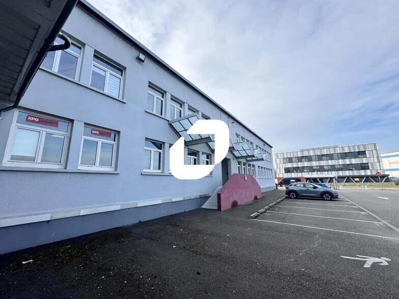 Office in Entzheim for lease - Building Photo - Image 2 of 16