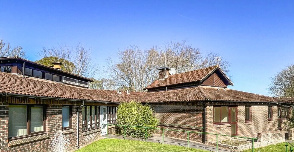 Calpe Av, Lyndhurst à vendre - Photo du bâtiment - Image 2 de 8