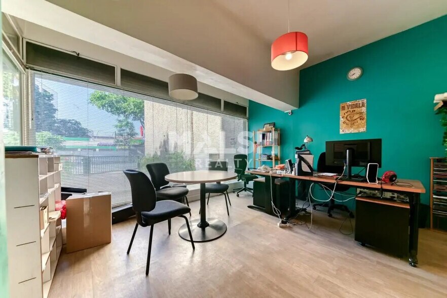 Commerce de détail dans Villeurbanne à vendre - Photo du bâtiment - Image 3 de 11