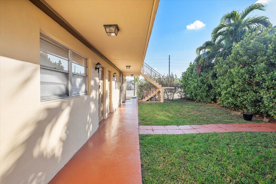 701 NE 8th St, Hallandale Beach, FL for sale - Building Photo - Image 2 of 31