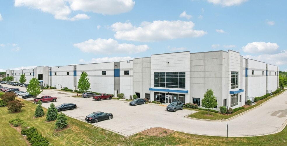 610 W Rawson Ave, Oak Creek, WI for lease - Building Photo - Image 1 of 4