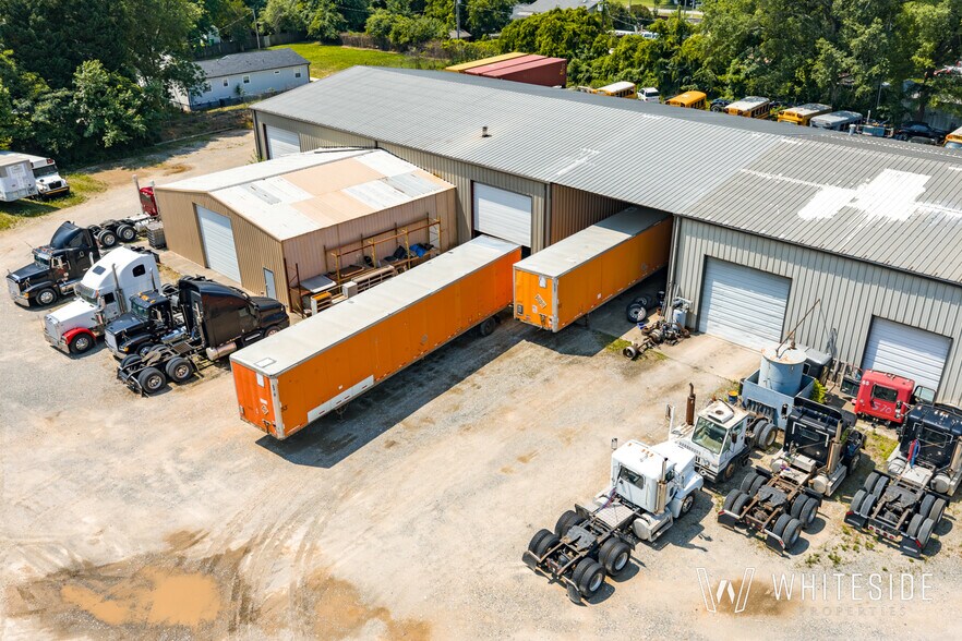 4420 Rozzelles Ferry Rd, Charlotte, NC à vendre - Photo du bâtiment - Image 3 de 4