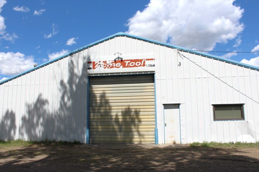 404 S Anderson Ave, Glendive, MT à vendre - Photo du bâtiment - Image 3 de 9