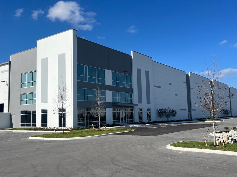 SW Becker Rd, Port Saint Lucie, FL for lease - Building Photo - Image 3 of 9