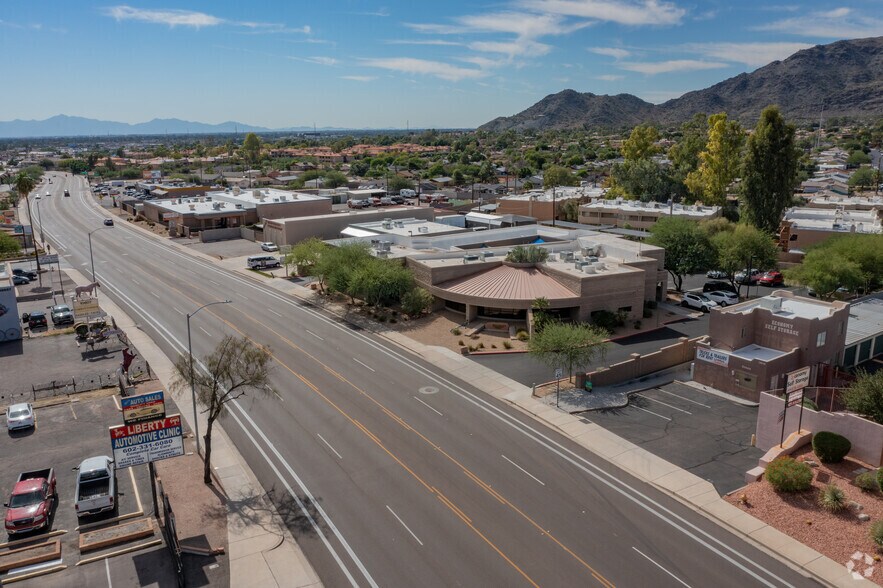 10828 N Cave Creek Rd, Phoenix, AZ à vendre - Photo du bâtiment - Image 2 de 4