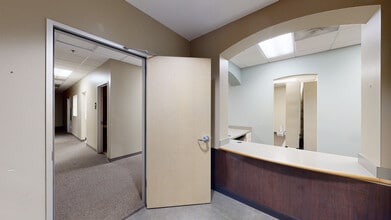 2817 S Mayhill Rd, Denton, TX à louer Numérisation 3D de Matterport- Image 1 de 4