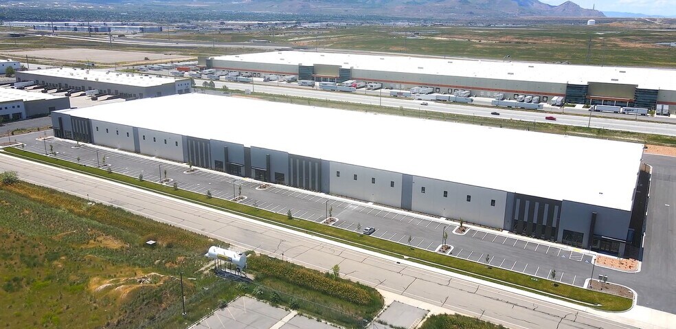 1455 S 5600 W, Salt Lake City, UT à louer - Photo du bâtiment - Image 2 de 14