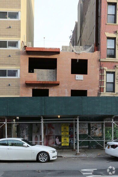 205 Henry St, New York, NY à vendre - Photo du bâtiment - Image 2 de 9