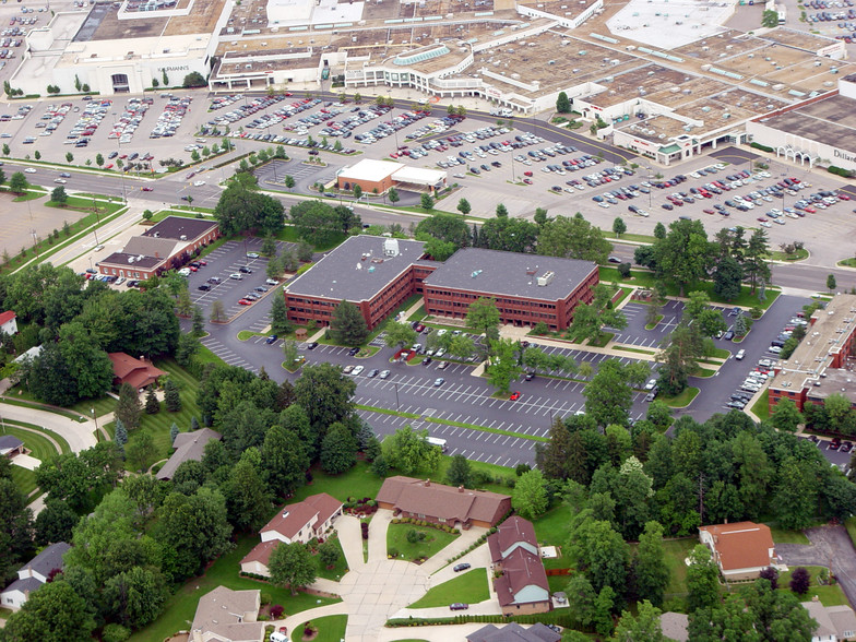 3200 W Market St, Akron, OH for lease - Building Photo - Image 3 of 5