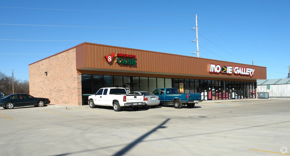 104-108 N Mill St, Pryor, OK for lease - Building Photo - Image 3 of 4