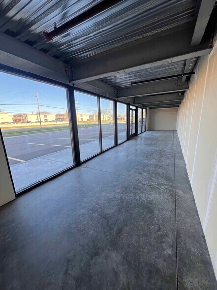 27900 Hoover Rd, Warren, MI à louer - Photo intérieure - Image 2 de 2