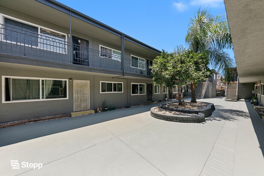 1153-1161 Magnolia Ave, Long Beach, CA à vendre - Photo du bâtiment - Image 2 de 12
