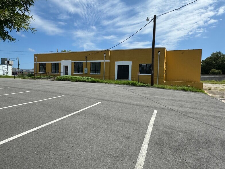 321 S Jefferson Ave, Eatonton, GA à vendre - Photo du bâtiment - Image 2 de 18