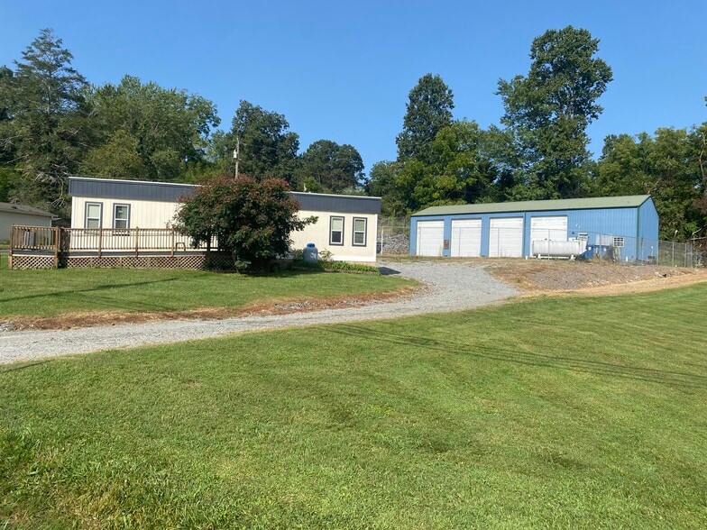 28 Ridgeway Ave, Etowah, NC for sale - Building Photo - Image 3 of 4