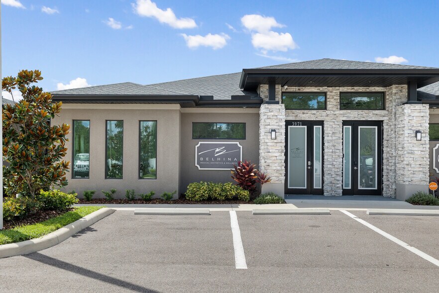 3971 Moran Road, Tampa, FL à louer - Photo du bâtiment - Image 2 de 28