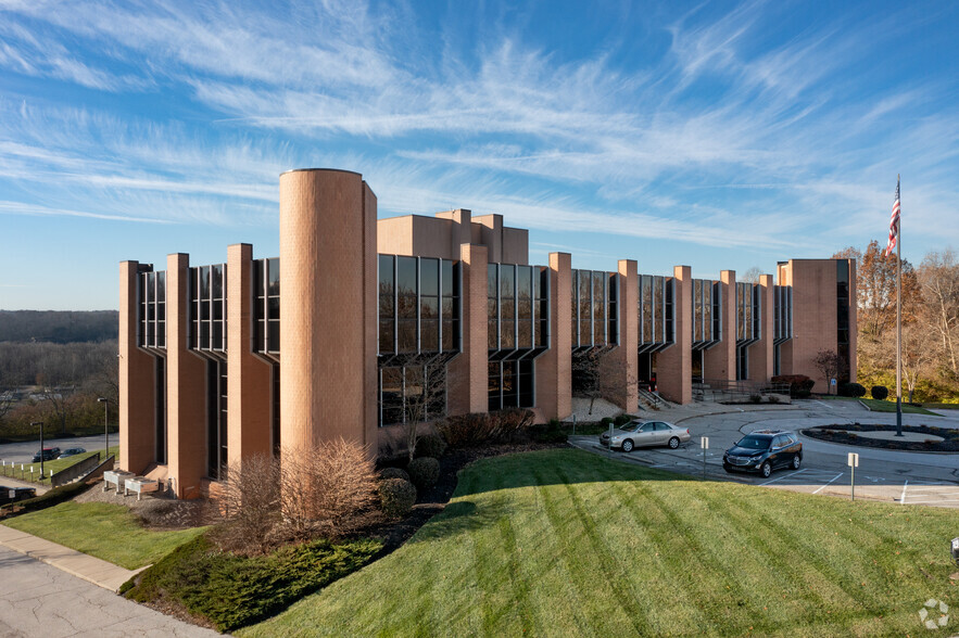 1700 Edison Dr, Milford, OH à vendre - Photo du bâtiment - Image 1 de 1