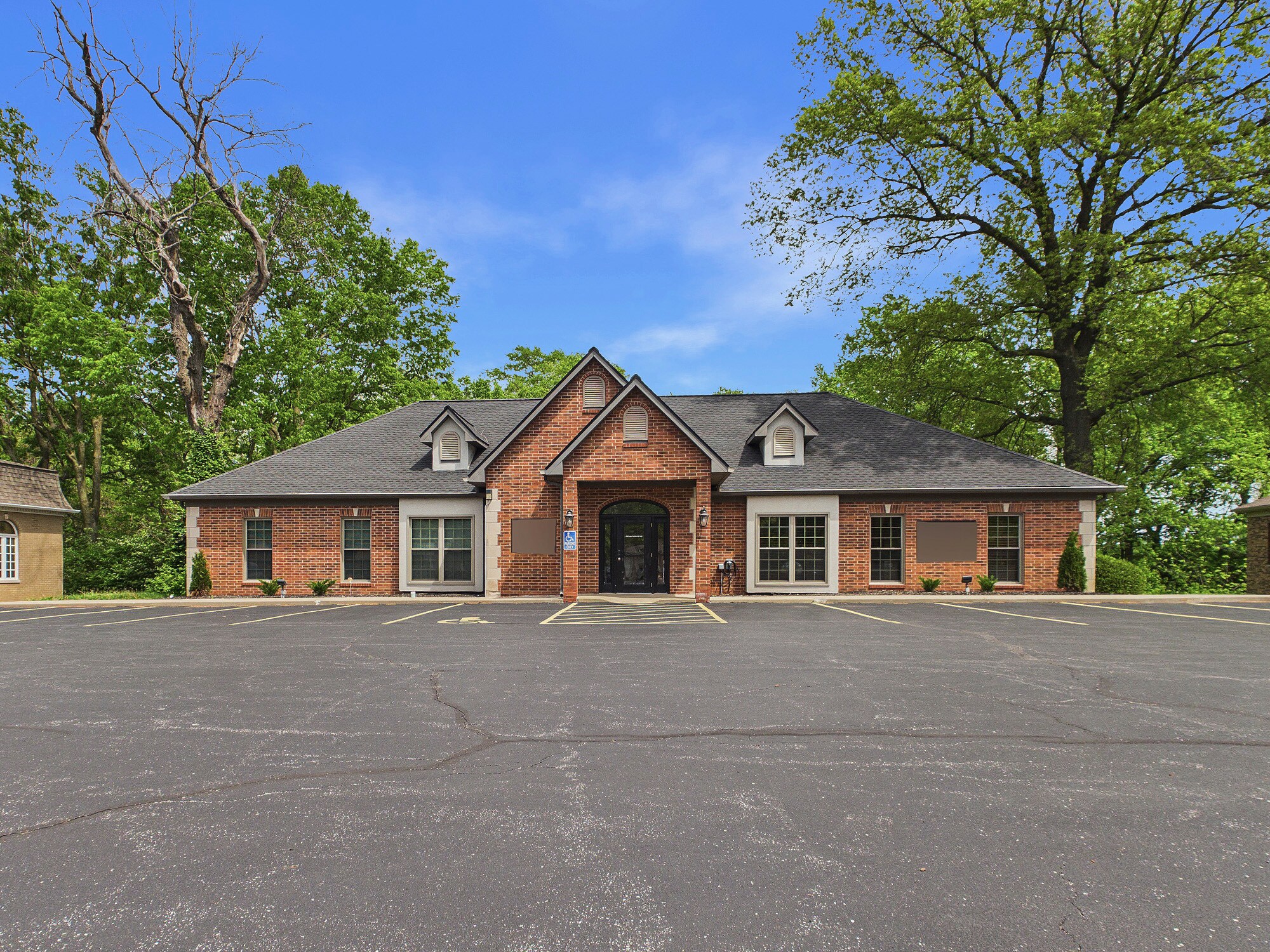 5 Executive Woods Ct, Swansea, IL à vendre Photo principale- Image 1 de 22