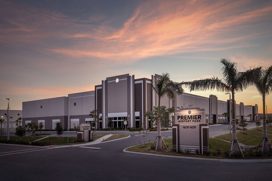 Airport Haul Rd, Fort Myers, FL à louer - Photo du bâtiment - Image 1 de 11