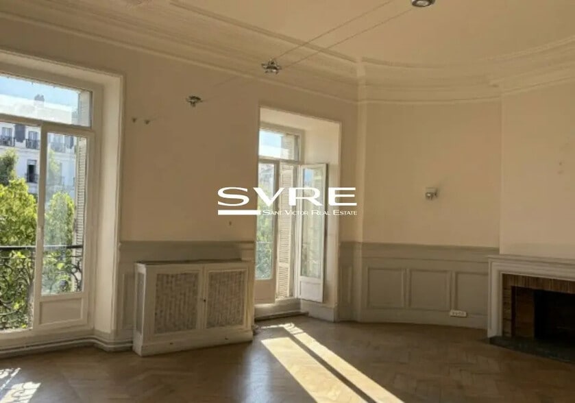 Office in Marseille for lease - Interior Photo - Image 2 of 12