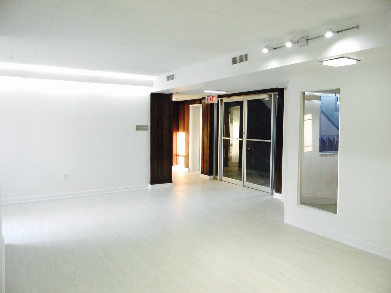 226 Bathurst St, Toronto, ON for lease Interior Photo- Image 1 of 17