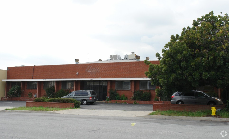 12905 S Spring St, Los Angeles, CA for lease - Building Photo - Image 2 of 3