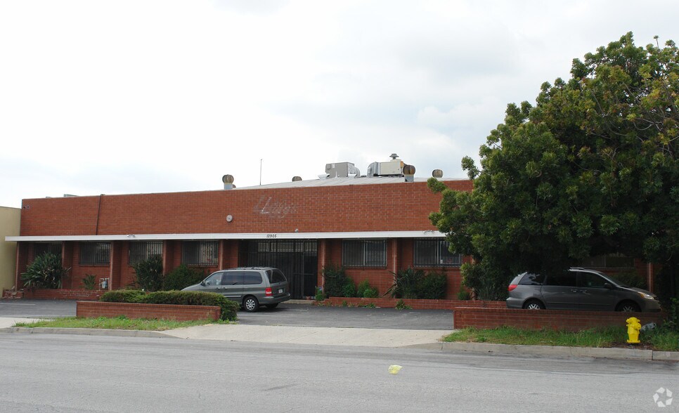 12905 S Spring St, Los Angeles, CA à louer - Photo du bâtiment - Image 2 de 3