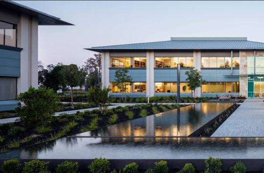 1060 Marsh Rd, Menlo Park, CA à louer - Photo du bâtiment - Image 3 de 17