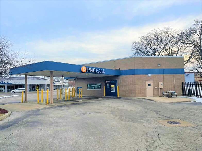 5826 Lewis Ave, Toledo, OH à vendre - Photo du bâtiment - Image 2 de 11