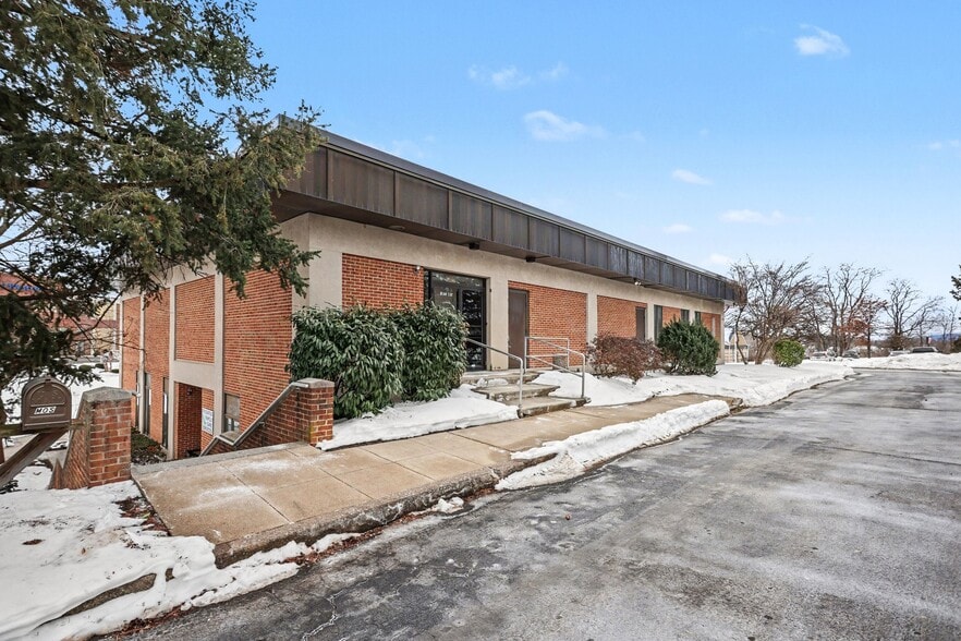 400 Nationwide Dr, Harrisburg, PA for sale - Building Photo - Image 3 of 44