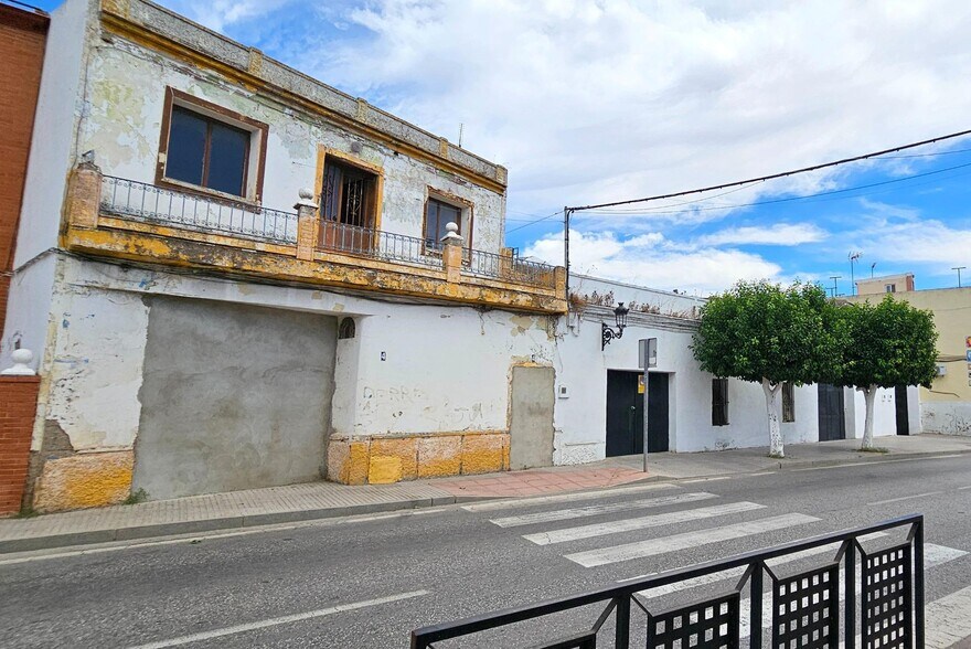 Avenida Santiponce, La Algaba, Sevilla for sale - Building Photo - Image 1 of 24