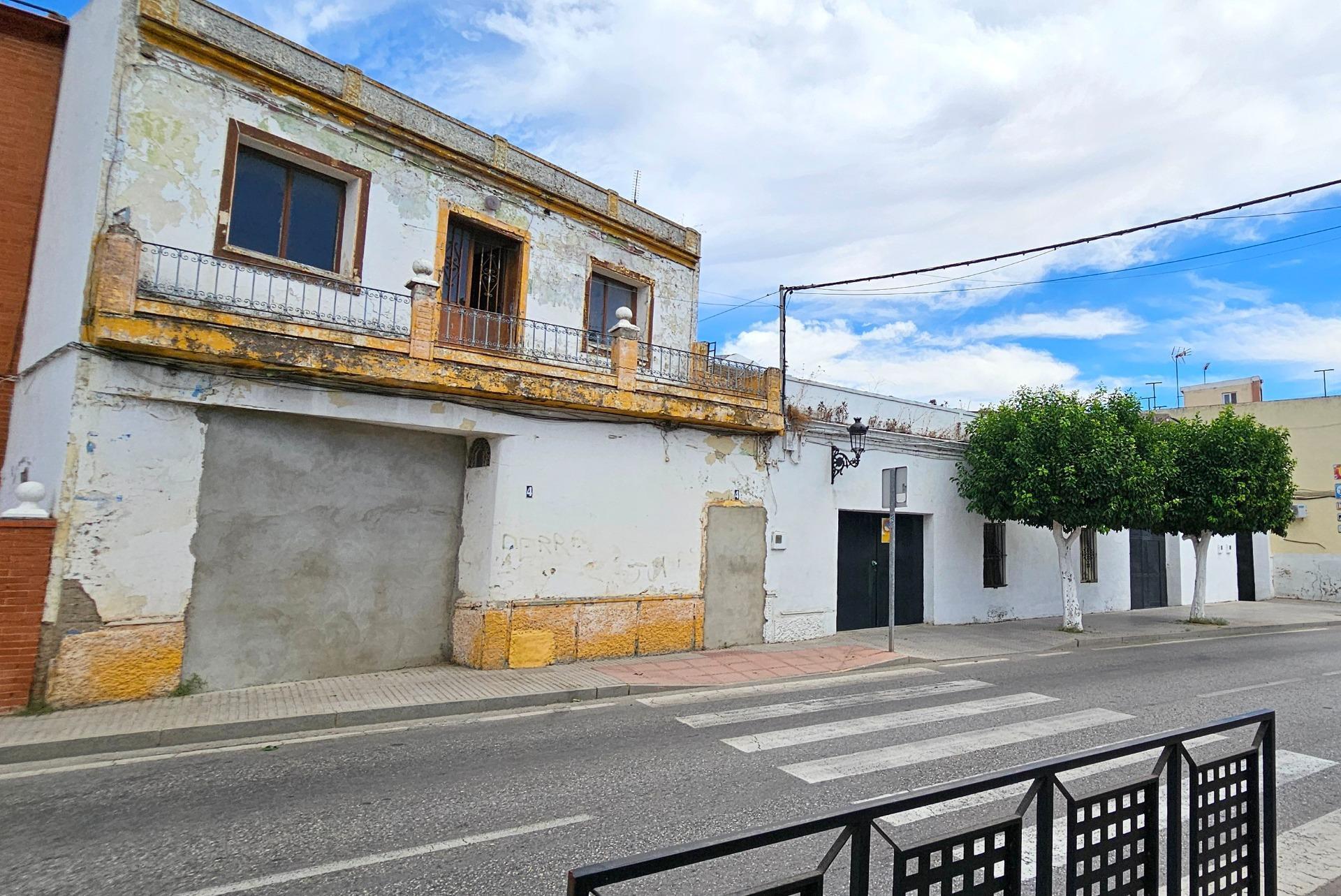 Avenida Santiponce, La Algaba, Sevilla for sale Building Photo- Image 1 of 25
