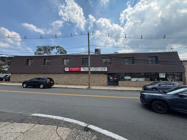 30 Stefanic Ave, Elmwood Park, NJ for sale - Building Photo - Image 2 of 4