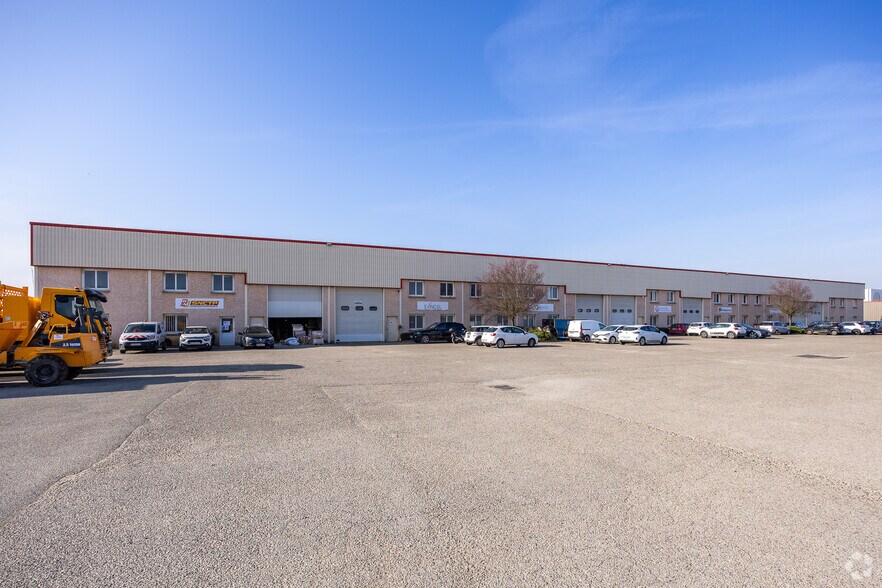 Flex in Chassieu for lease - Primary Photo - Image 1 of 2