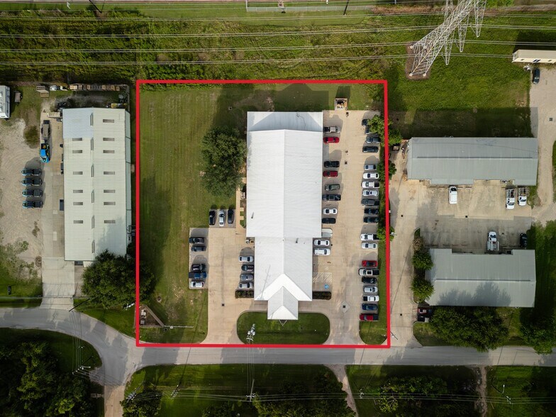 321 S Persimmon St, Tomball, TX à louer - Photo du bâtiment - Image 2 de 42