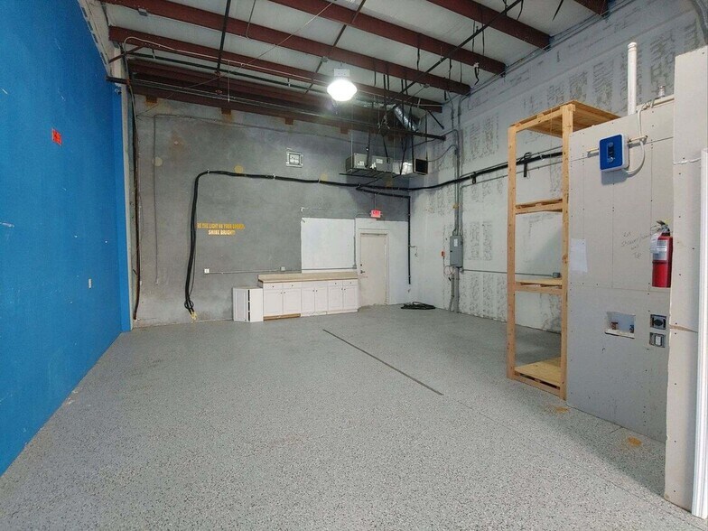 17010 Alico Commerce Ct, Fort Myers, FL à louer - Photo du bâtiment - Image 2 de 13