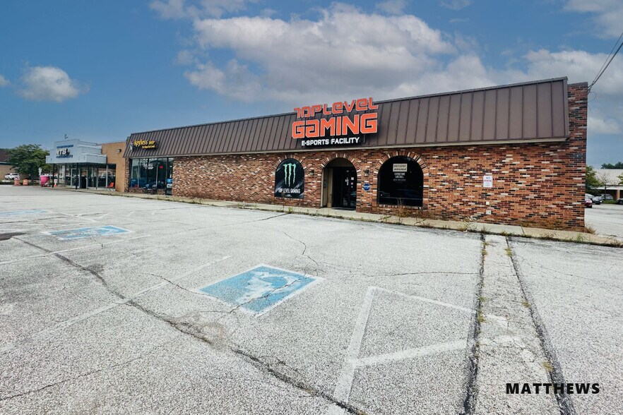 6933 Pearl Rd, Middleburg Heights, OH for sale - Building Photo - Image 2 of 6