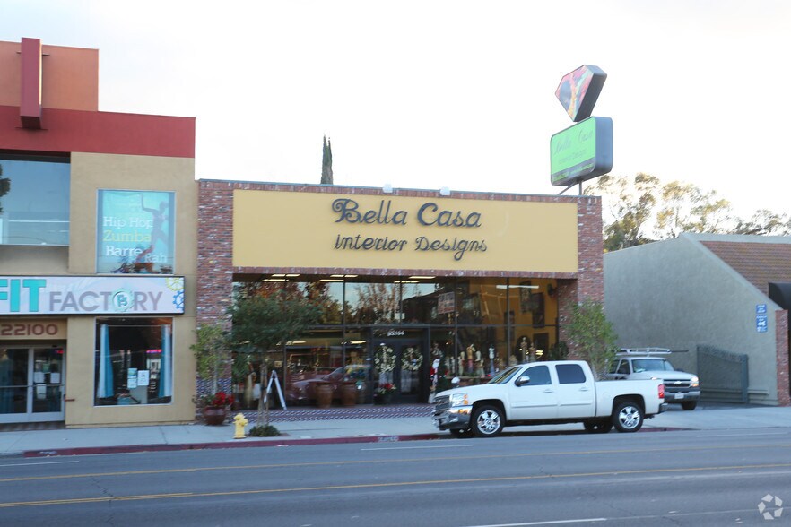 22104 Ventura Blvd, Woodland Hills, CA à louer - Photo du bâtiment - Image 2 de 3