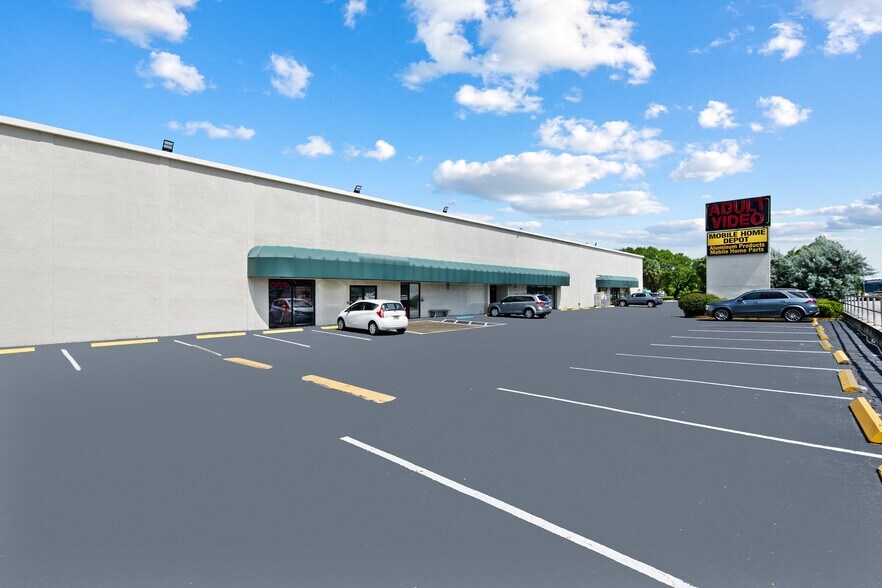 5611 N State Road 7, Fort Lauderdale, FL à louer - Photo du bâtiment - Image 2 de 10