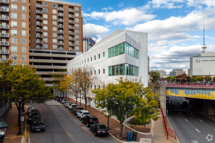 8070 Georgia Ave, Silver Spring, MD à louer - Photo principale - Image 1 de 4