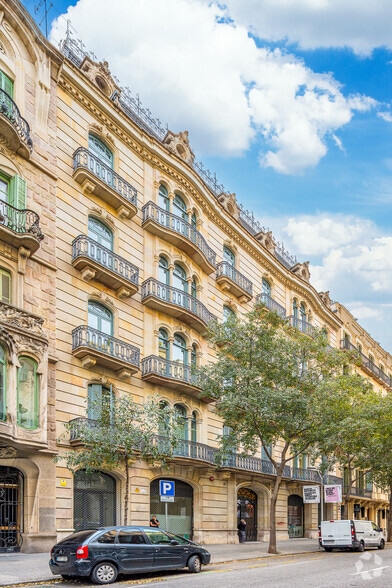 Carrer d'Ausiàs March, 36, Barcelone, Barcelona à louer - Photo du bâtiment - Image 1 de 5