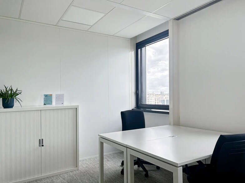 104 Avenue Albert 1Er, Rueil-Malmaison for lease - Interior Photo - Image 3 of 40