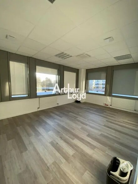 Office in Reims for lease - Interior Photo - Image 3 of 7