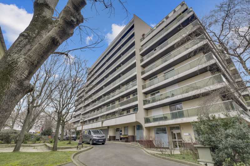 Office in Paris for sale Building Photo- Image 1 of 7