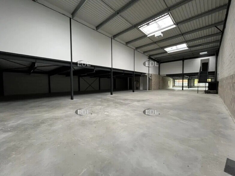 Office in Gennevilliers for lease - Building Photo - Image 3 of 13
