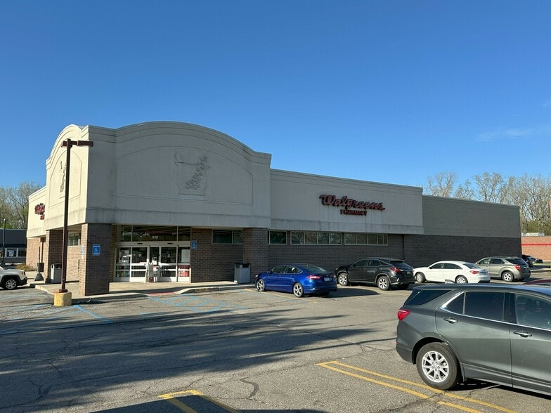 29200 6 Mile Rd, Livonia, MI à vendre - Photo du bâtiment - Image 2 de 6