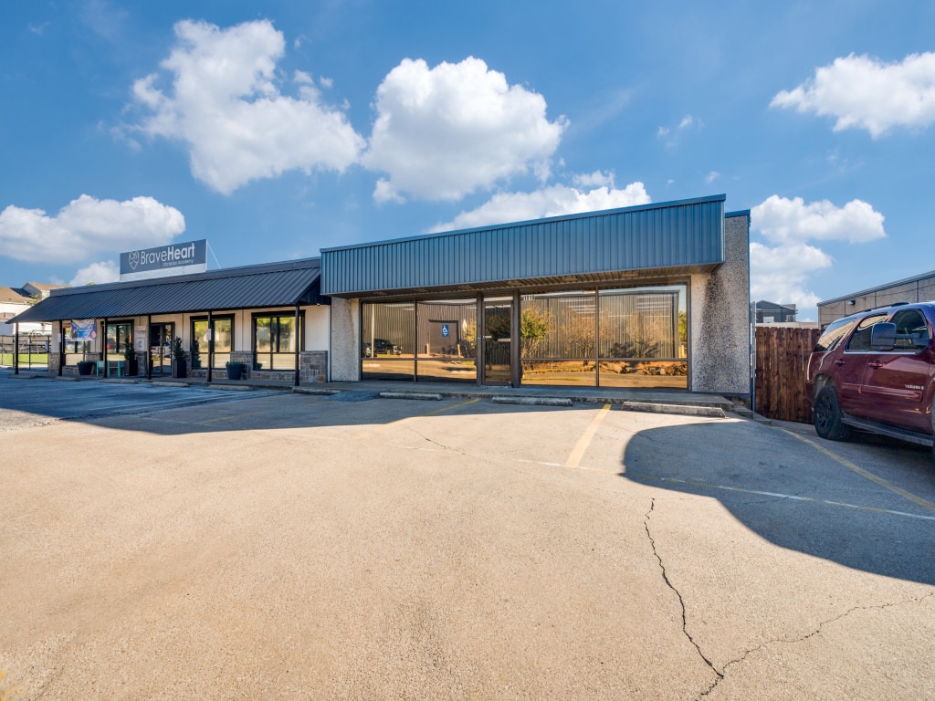 1018 W Main St, Arlington, TX for lease Interior Photo- Image 1 of 18