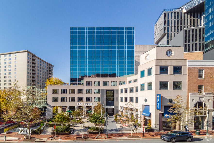 7200 Wisconsin Ave, Bethesda, MD à louer - Photo du bâtiment - Image 2 de 19