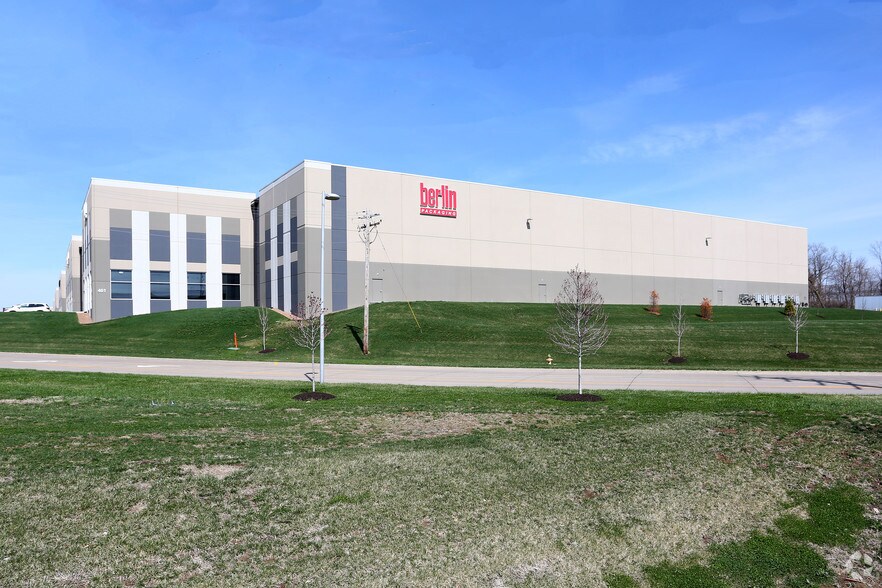 401 Hazelwood Logistics Center Dr, Hazelwood, MO à vendre - Photo principale - Image 1 de 1